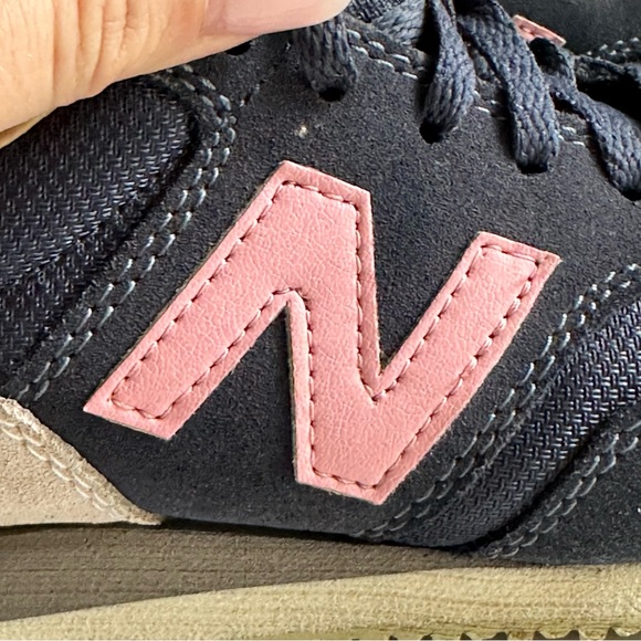 New Balance 620 pink and navy size 5.5 - Picture 6 of 10